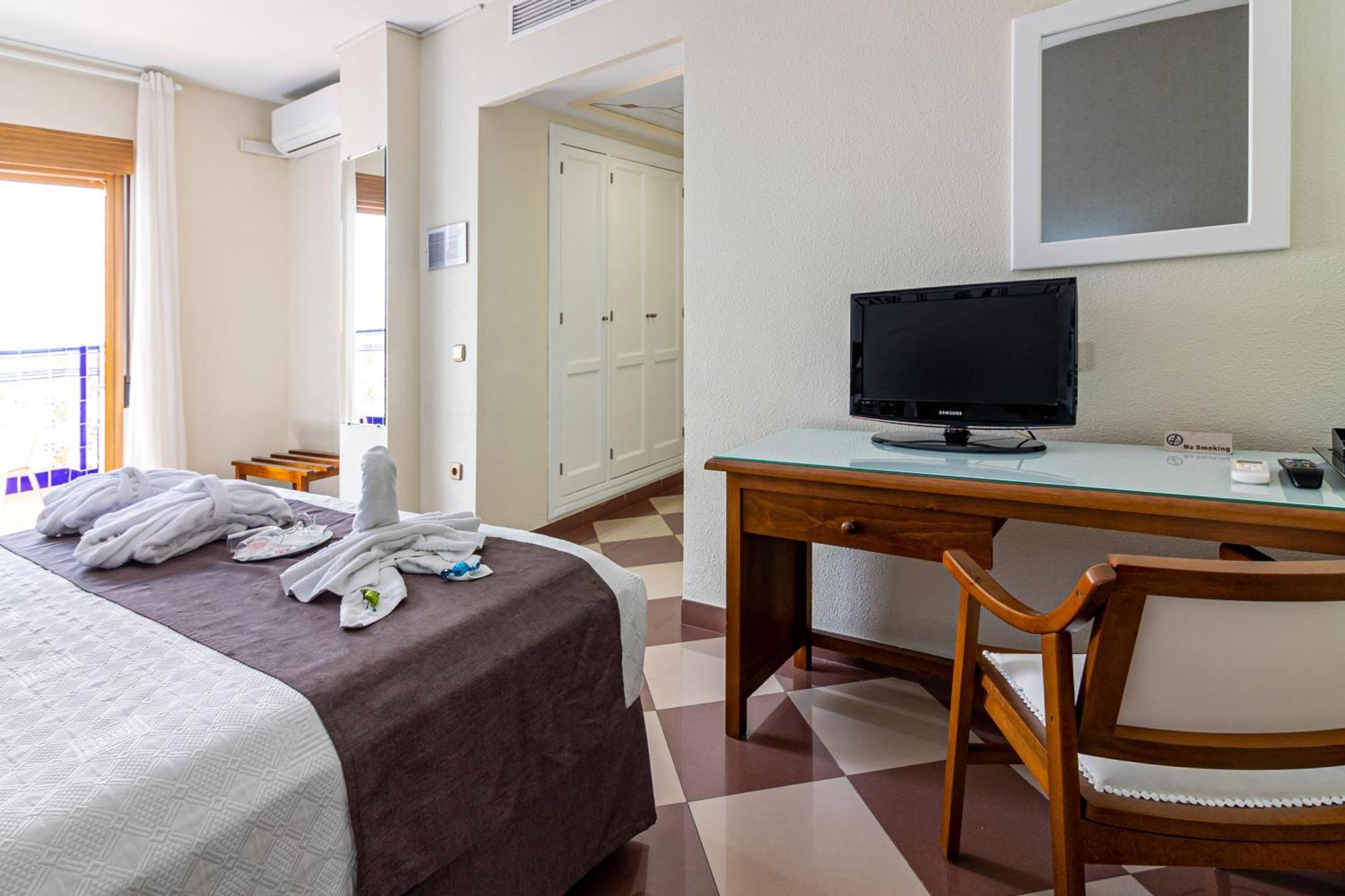 Hotel Avenida Tropical By Bossh! Hotels 살로브레나 외부 사진